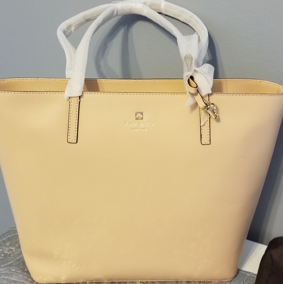 kate spade Handbags - 🎅NWT kate spade Maxi Sawyer Street tote